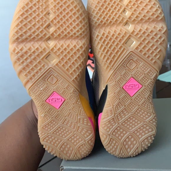 Space Jam Lebron XVlll Low (PS) - Picture 6 of 9